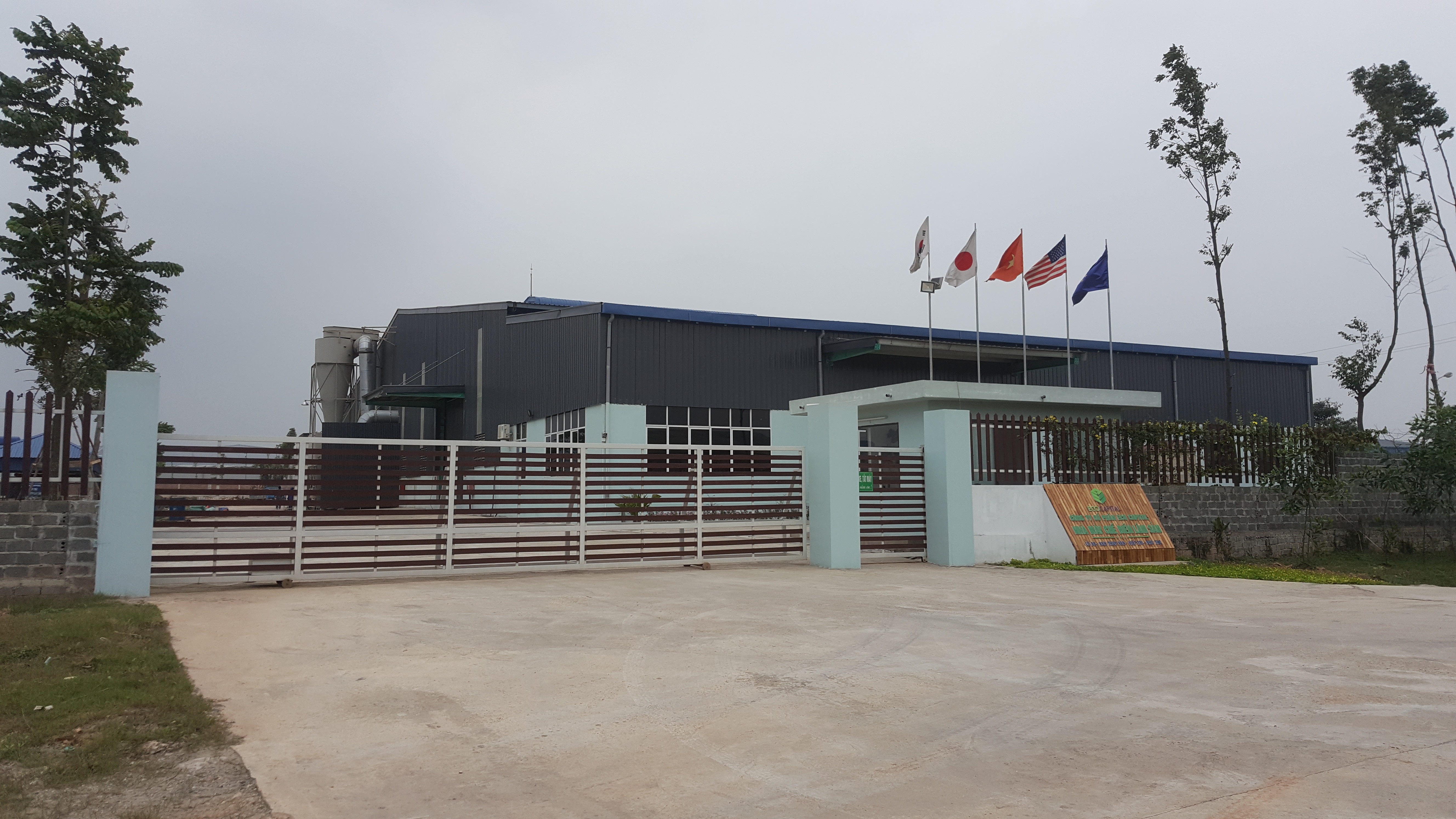 20170405_125344 ảnh nhà máy có cờ